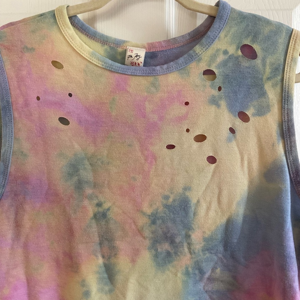 7th Ray Muscle Tank - Picture 2 of 5